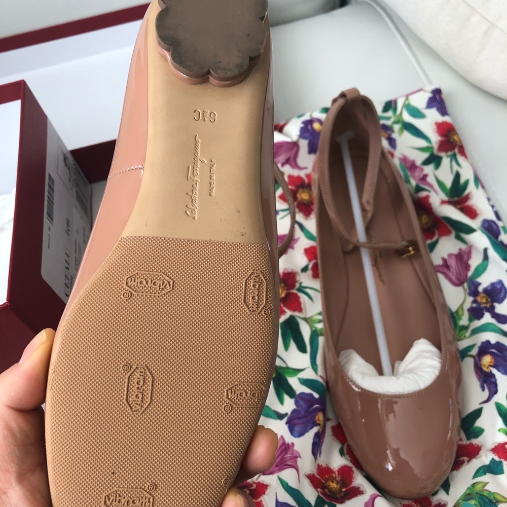 Ferragamo shoes - Picture 2 of 3